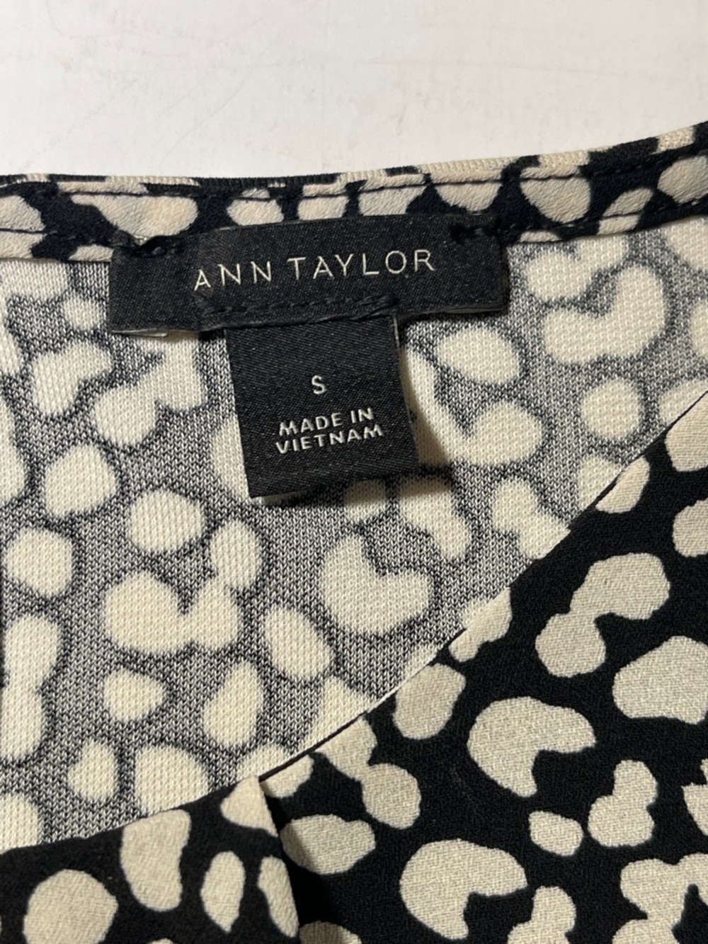Ann Taylor Black and Cream Printed Long Sleeve Blouse - Picture 3 of 7